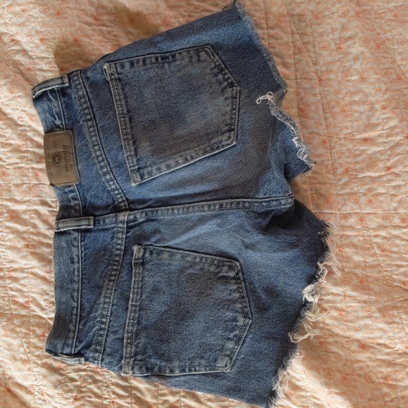 Vintage distressed wrangler shorts - Picture 2 of 2